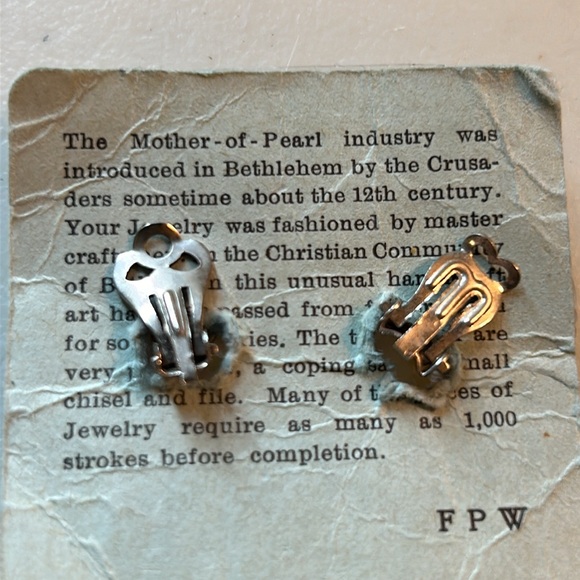 Genuine mother of pearl clip earrings, round with star - made in the holy land - Picture 4 of 8